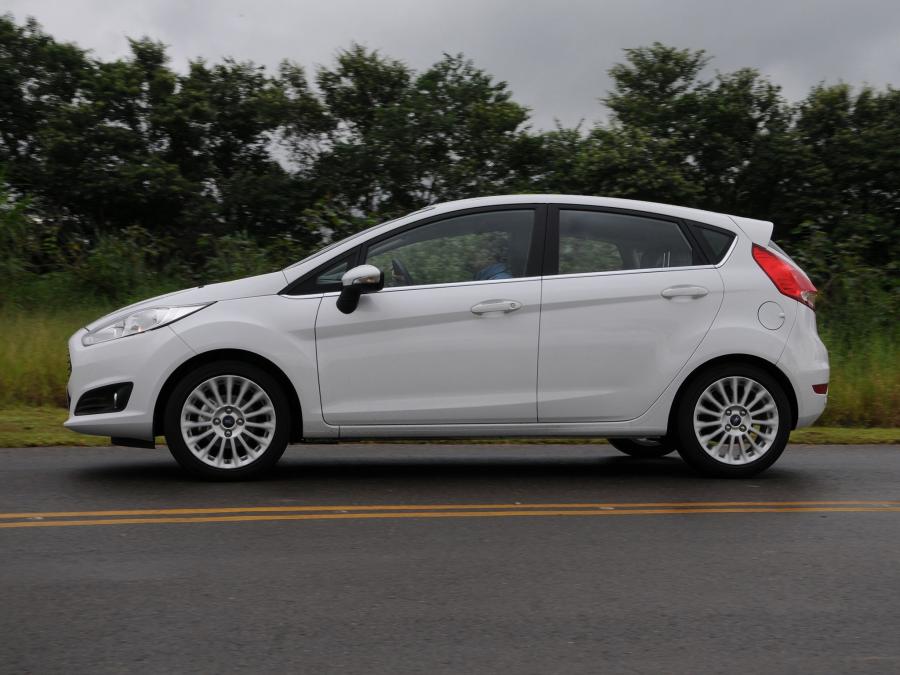  Ford Fiesta 5-Door 2013 года  (BR) (фото 14 из 30)